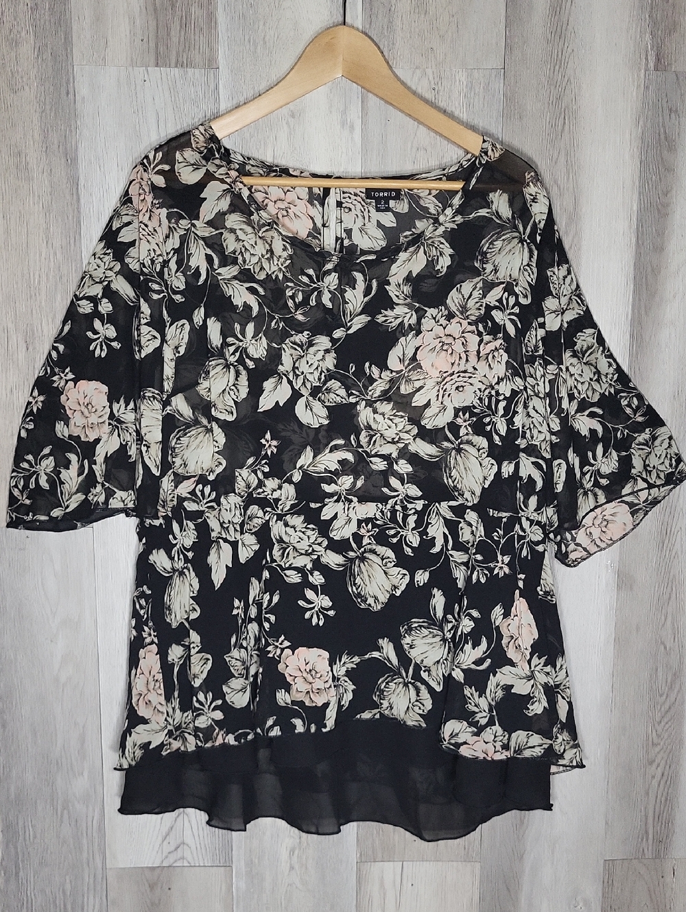 Torrid Floral Chiffon Sheer Overlay Blouse Keyhole Flowy Womens‎ 2 (2X)
